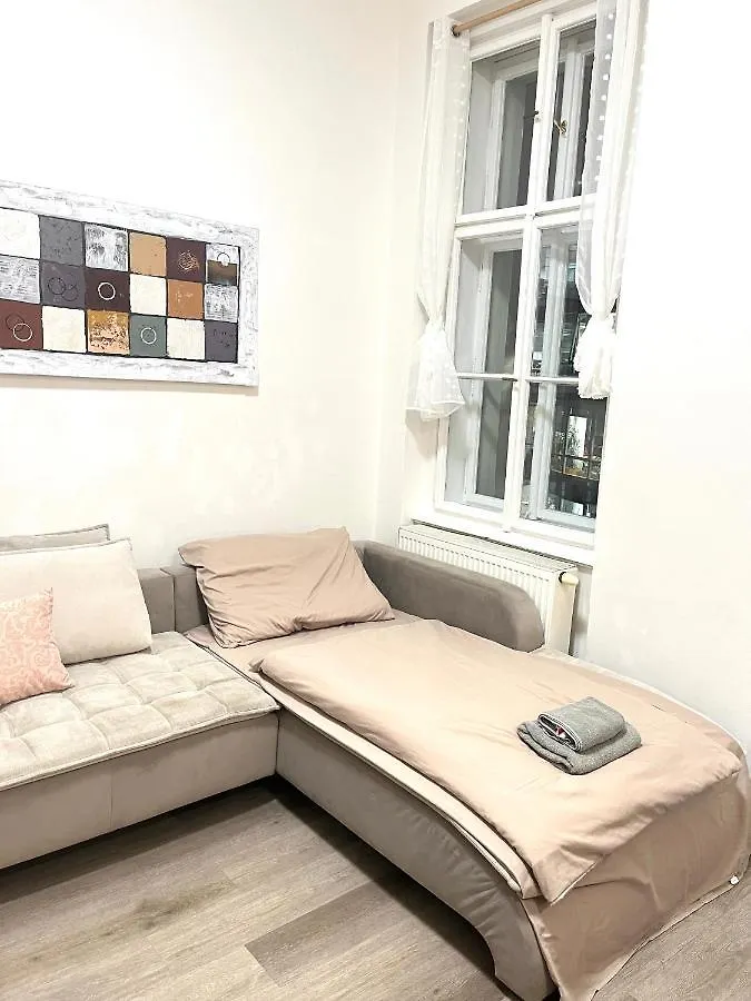 Spacious 2Bdr Apartment With Free Parking In Wenceslas Square Prague