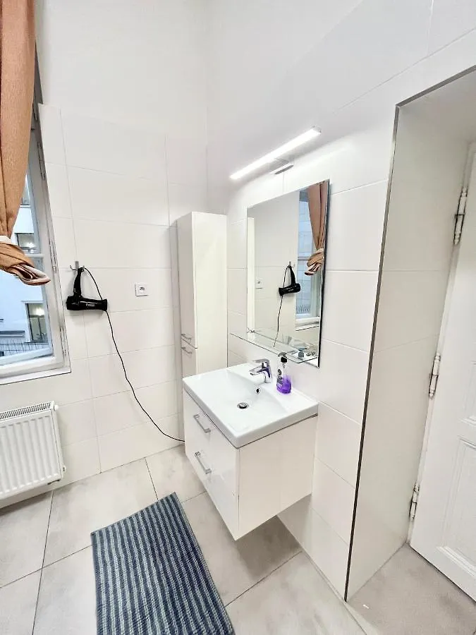 Spacious 2Bdr Apartment With Free Parking In Wenceslas Square Prague