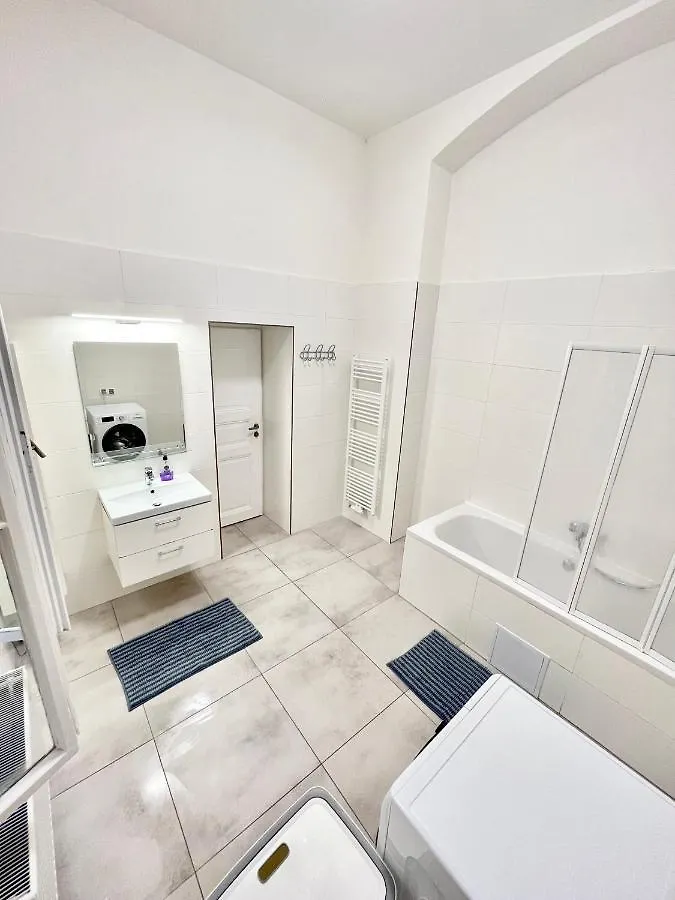 Spacious 2Bdr Apartment With Free Parking In Wenceslas Square Prague Czech Republic