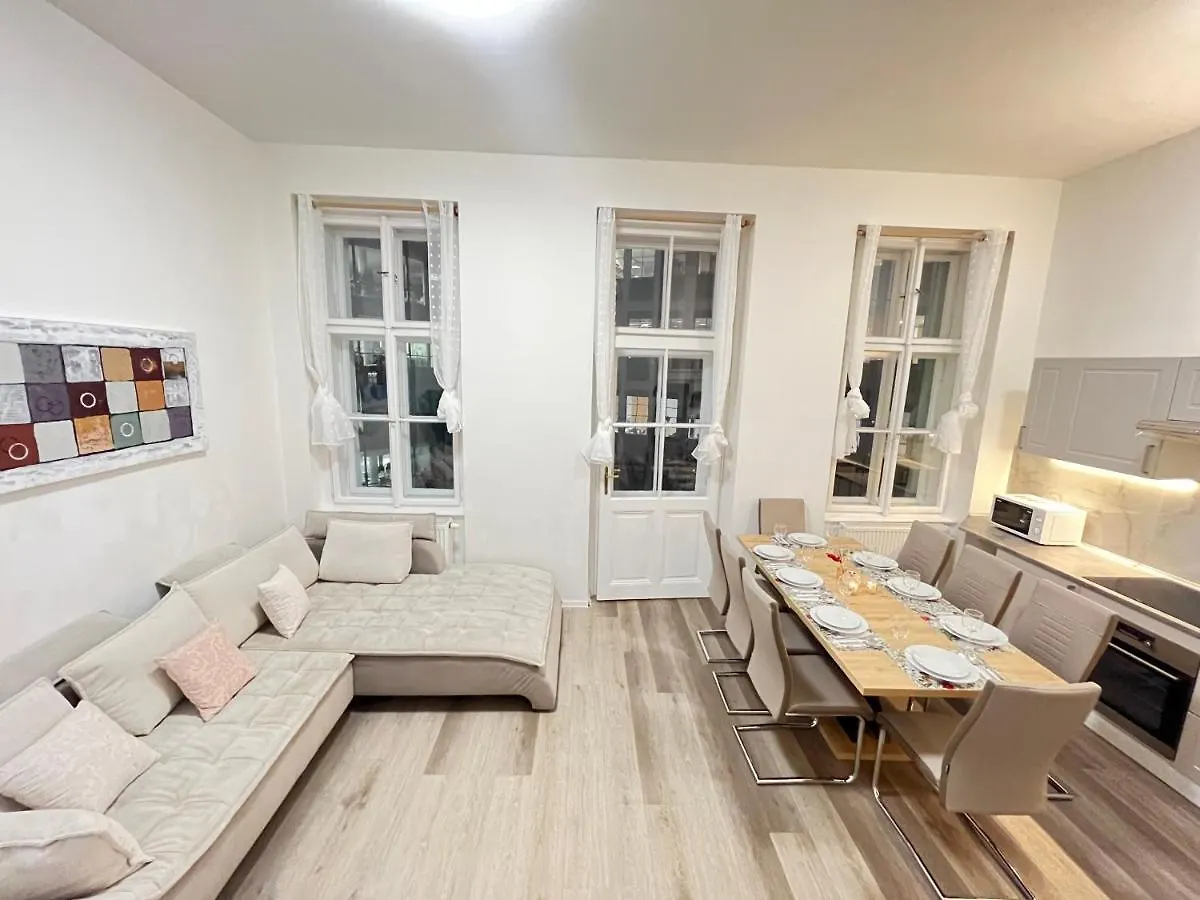 Spacious 2Bdr Apartment With Free Parking In Wenceslas Square Prague Czech Republic