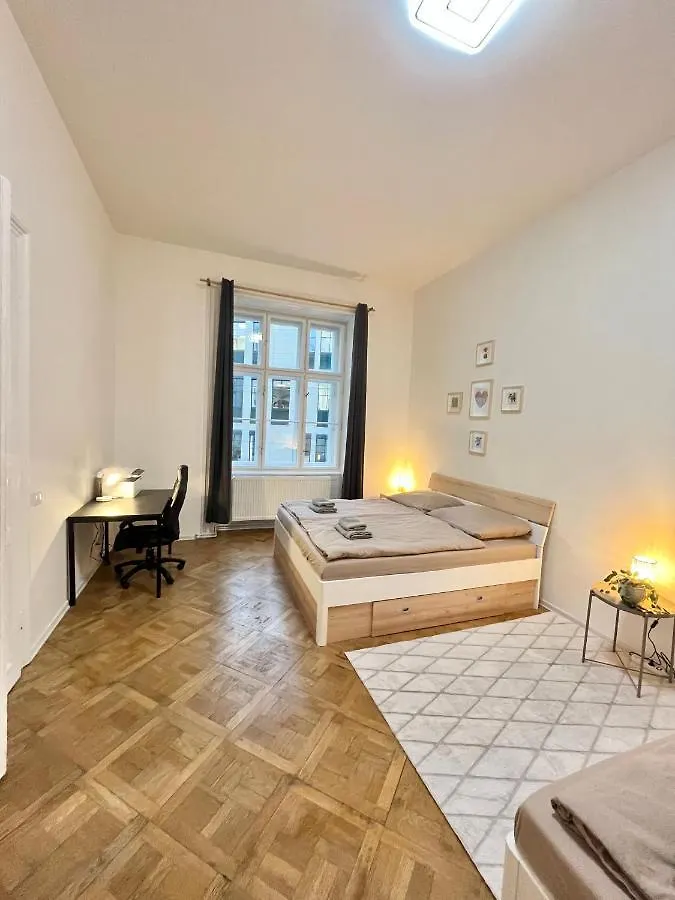 Spacious 2Bdr Apartment With Free Parking In Wenceslas Square Prague