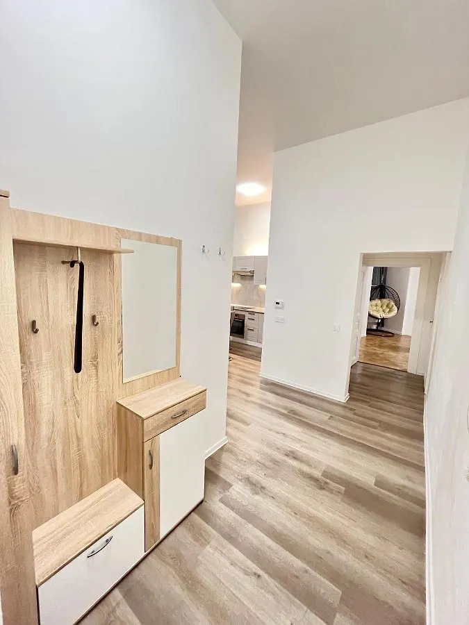 Spacious 2Bdr Apartment With Free Parking In Wenceslas Square Prague