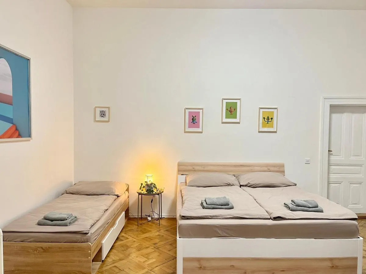 Spacious 2Bdr Apartment With Free Parking In Wenceslas Square Prague